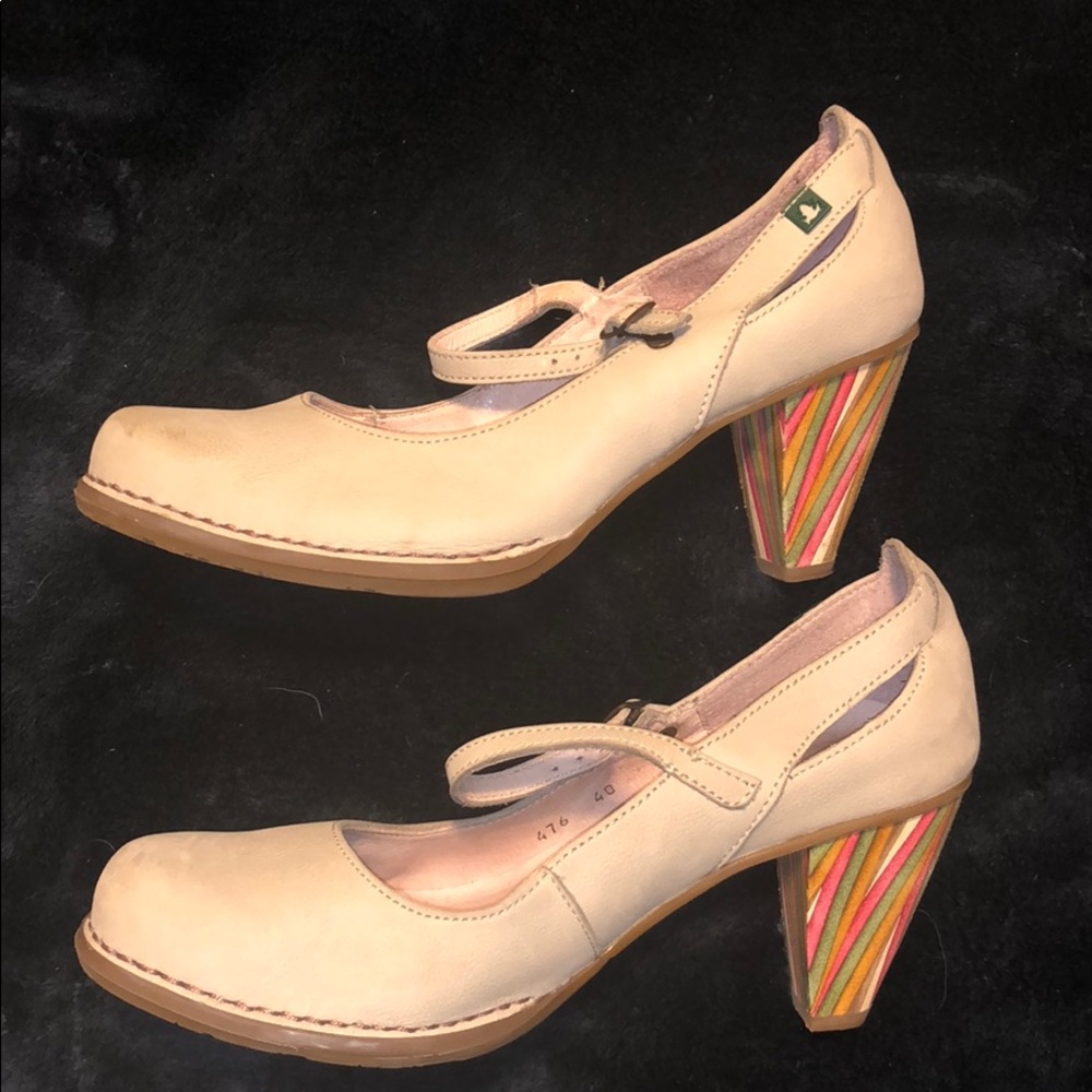 El naturalista rainbow heeled Mary Janes!
